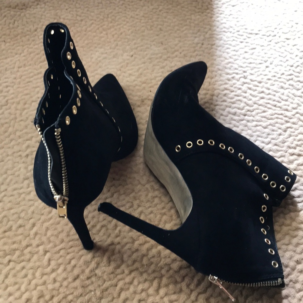 Izabella Rue Booties - Picture 3 of 8